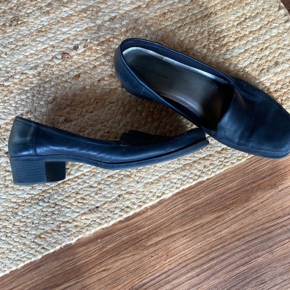 Black leather loafers/dress shoes by Predictions - Picture 2 of 6